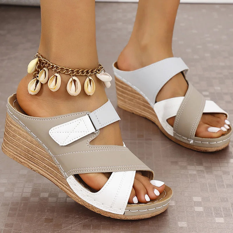 Sandales Ouvertes Compensées Élégantes – Multicolores