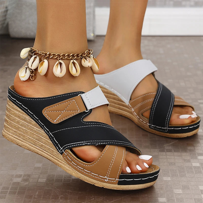 Sandales Ouvertes Compensées Élégantes – Multicolores