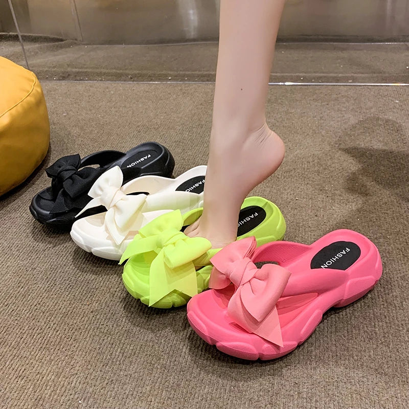 Tongs à semelle compensée avec nœud papillon pour femmes