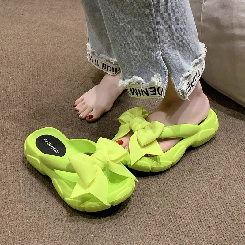 Tongs à semelle compensée avec nœud papillon pour femmes