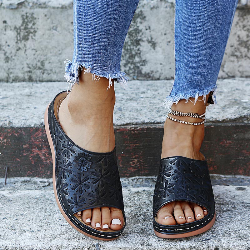Comfortable orthopaedic sandals