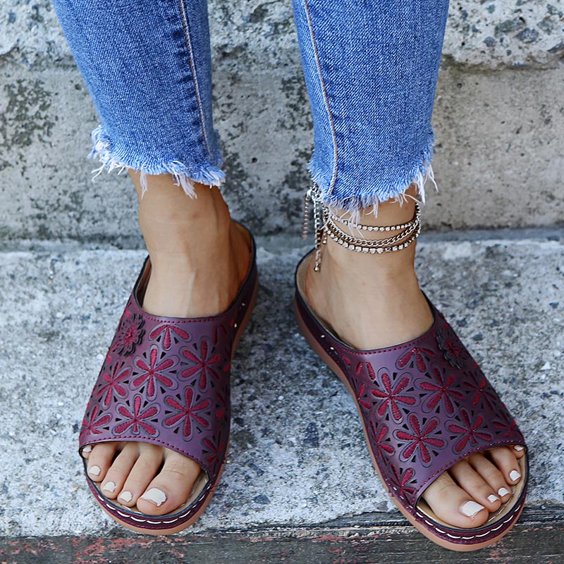 Comfortable orthopaedic sandals