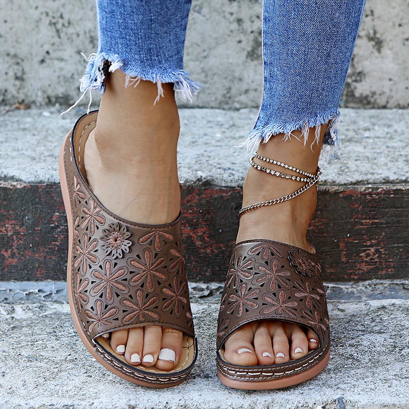 Comfortable orthopaedic sandals